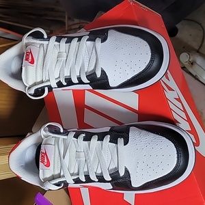 NIKE Dunk Low Retro 10.5 Black, White and University Red